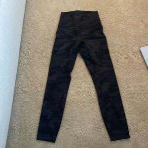 Lululemon size 4, camouflage